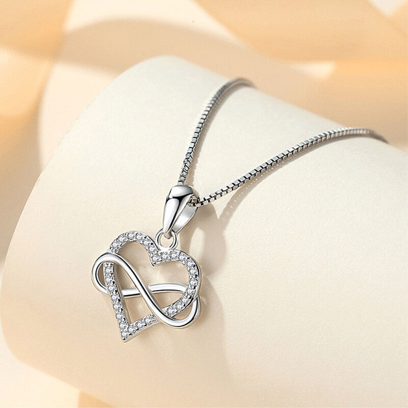 Jeulia Collar de Plata de Ley con Corazón Amor Infinito